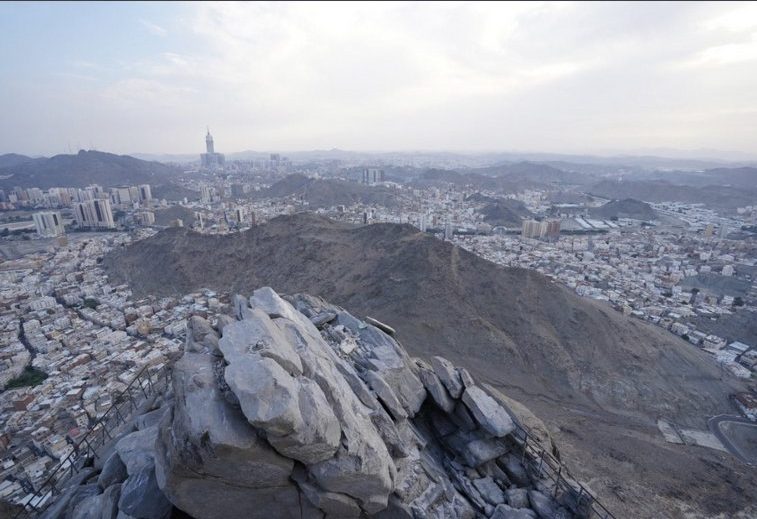 Panorama-depuis-la-grotte-de-Hira-a-la-Mecque